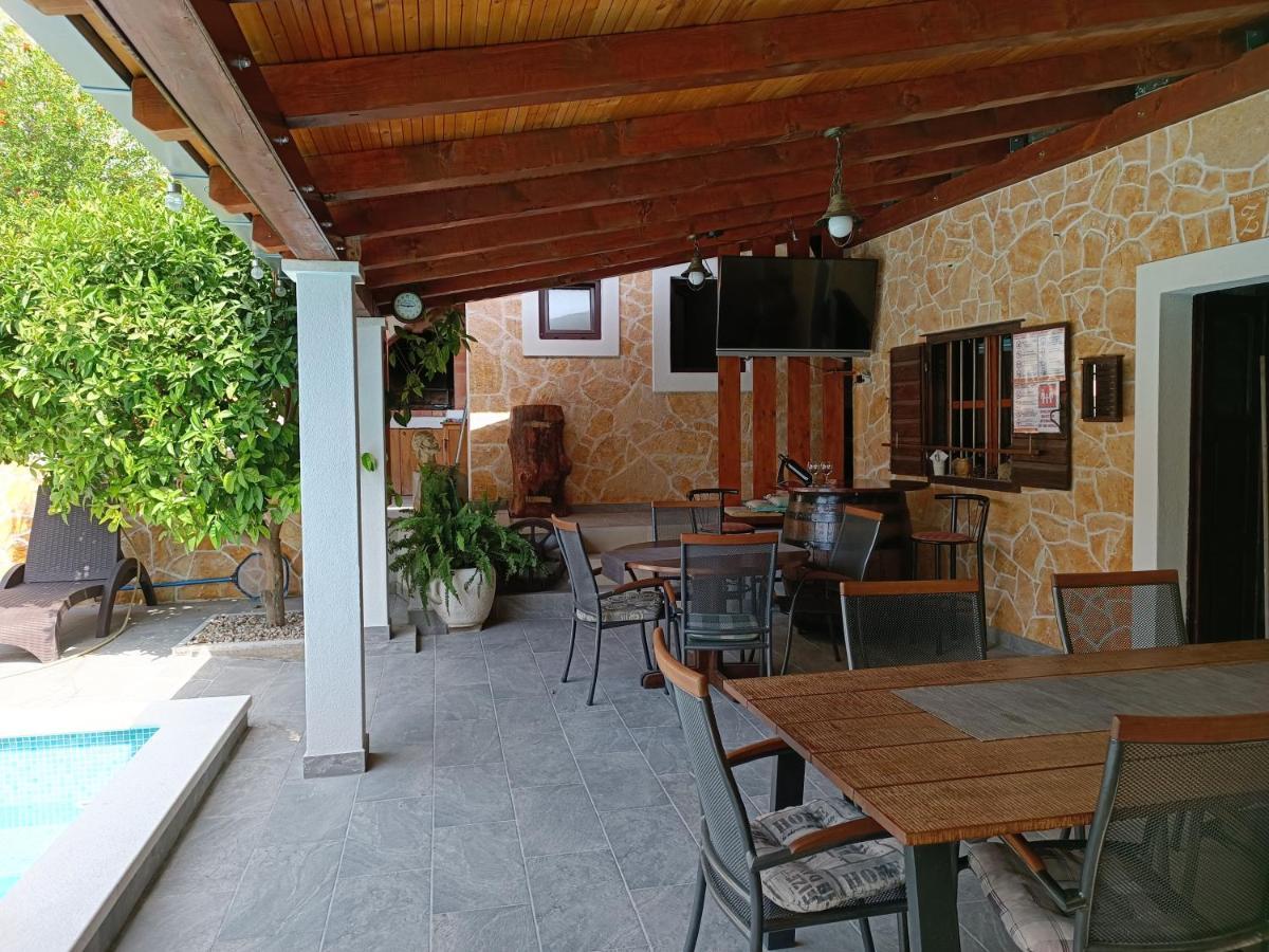 Villa Vlade- From The Heated Pool To The Beach In 1 Minute Jesenice  Esterno foto