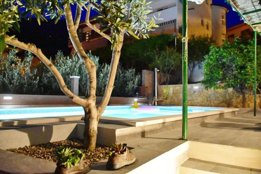 Villa Vlade- From The Heated Pool To The Beach In 1 Minute Jesenice  Esterno foto