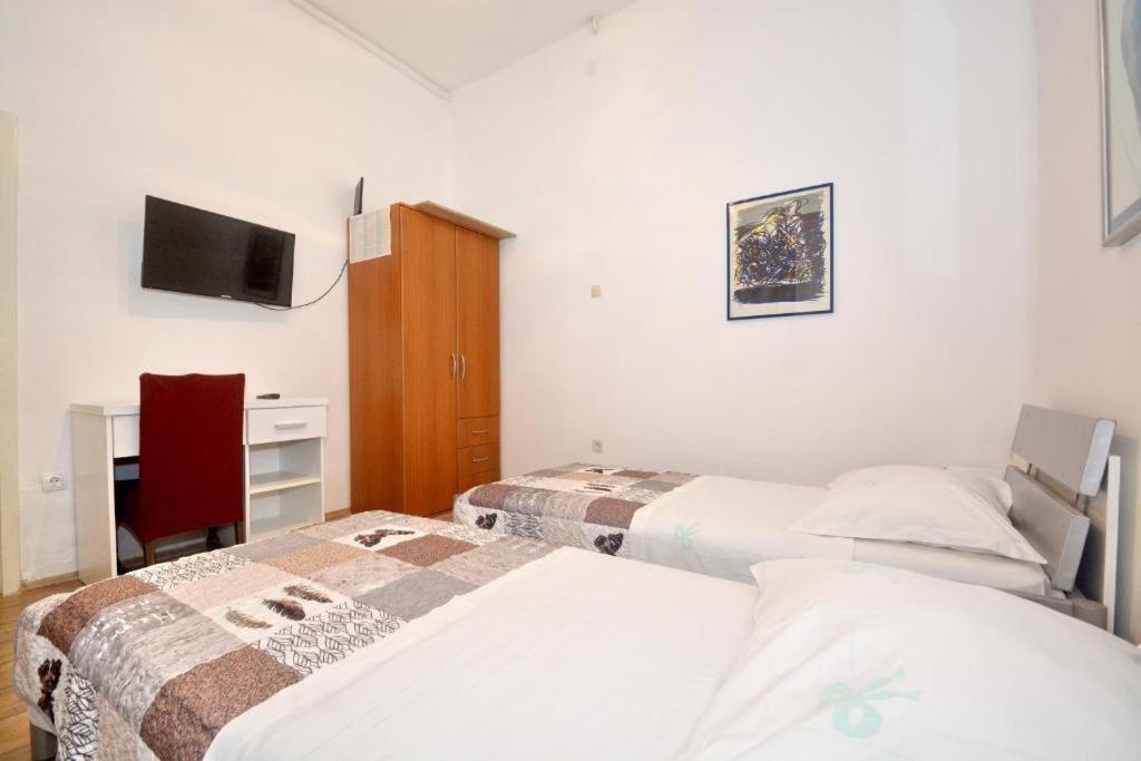 Villa Vlade- From The Heated Pool To The Beach In 1 Minute Jesenice  Esterno foto