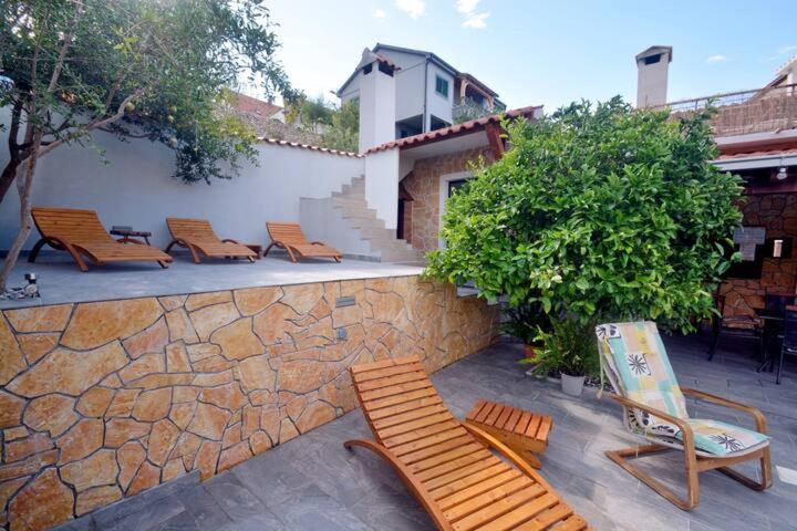Villa Vlade- From The Heated Pool To The Beach In 1 Minute Jesenice  Esterno foto